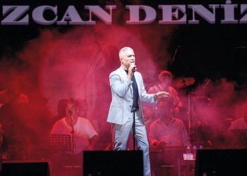 Çim Konserleri’nde Özcan Deniz rüzgarı