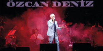 Çim Konserleri’nde Özcan Deniz rüzgarı