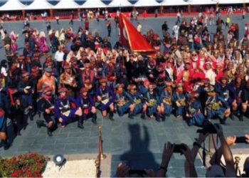 100. Yıl Kutlamalarında Zeybek Çıkartması