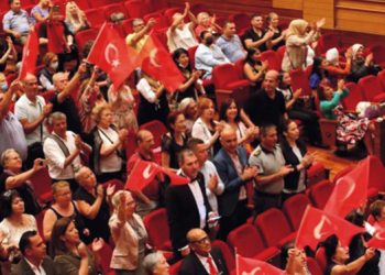 İtfaiye Haftası’nda İzmirli itfaiyeciler sahne aldı