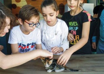Bucalı miniklere hayvan sevgisi aşıladılar
