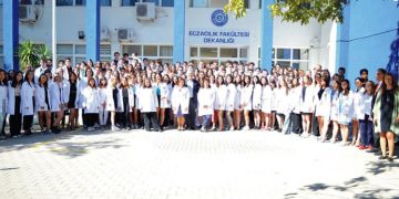 EÜ’de genç eczacıların “Beyaz Önlük” heyecanı