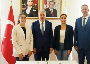 Türkiye’nin gururu Egeli Yüzücülerden Rektör Prof. Dr. Budak’a ziyaret