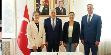 Türkiye’nin gururu Egeli Yüzücülerden Rektör Prof. Dr. Budak’a ziyaret