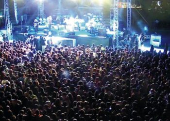 Egeli gençler “Atiye” konseriyle doyasıya eğlendi