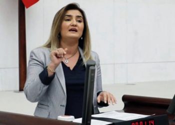 “Film platosu gibi oldu canım memleket”