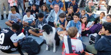 Köpeklerle Kitap Okudular