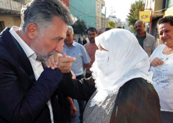 Başkan Sandal’a Emek Mahallesi’nde sıcak karşılama