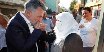 Başkan Sandal’a Emek Mahallesi’nde sıcak karşılama