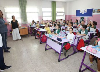 Bayraklı Belediyesinden can dostlara mama desteği