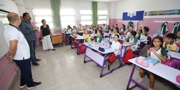Bayraklı Belediyesinden can dostlara mama desteği