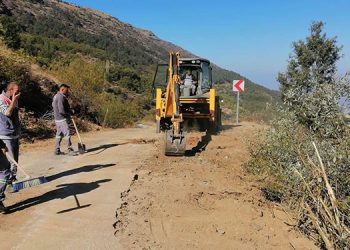 BEYDAĞ’DA SICAK ASFALT YAMA ÇALIŞMALARI DEVAM EDİYOR