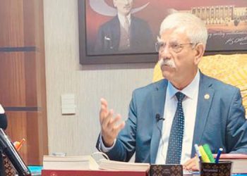 Beko, İzmir’in raylı sistem yatırımlarına ayrılan 3 bin TL’yi sordu.