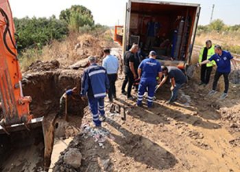 İZSU ekipleri arızayı gidermek için kesintisiz çalışıyor.