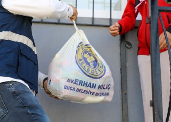 Buca’da kış öncesi sosyal yardım atağı.