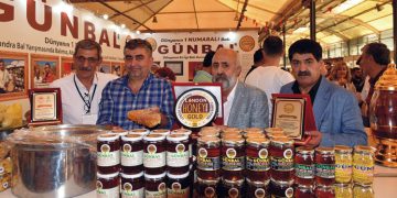 İzmir’de Bitlis Balı