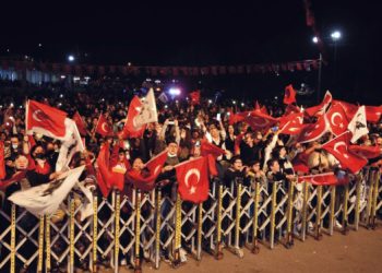 Leman Sam, konser verecek