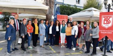 TYSD’li yardımseverler öğrencilere Cumhuriyet Bayramı hediyesi için toplandılar