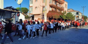Foça Yenibağarası’nda Cumhuriyet Coşkusu