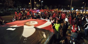 KARŞIYAKA’YI BAYRAM COŞKUSU SARDI!