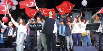 “Bizler bir çift mavi gözün ışığında adım atanlarız”