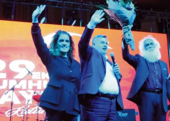 Çeşmeliler Cumhuriyet Bayramı’nı Suavi ile kutladı