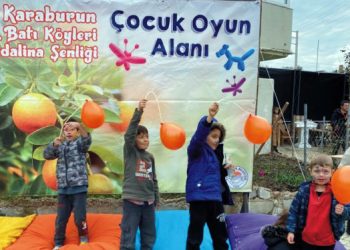 Karaburun’da “turuncu aşk” ile 13’üncü buluşma
