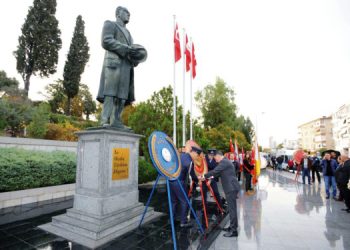 Bayraklı’da öğretmenlere coşkulu kutlama