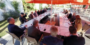NARLIDERE’DE MUHTARLARLA ORTAK AKIL TOPLANTISI