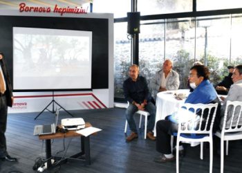 Bornovalı üreticilere zeytin budama eğitimi