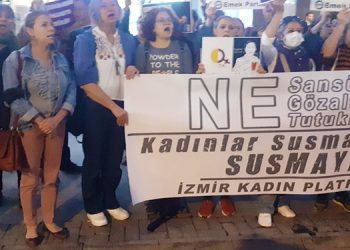 İzmir Kadın Platformu, “Şebnem Hoca’nın sesini asla susturamayacaklar.”