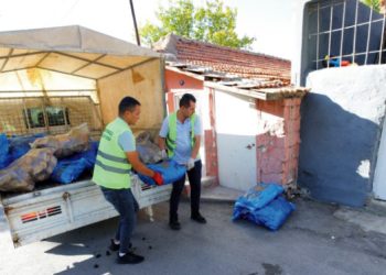 Bayraklı’da ihtiyaç sahiplerine yakacak desteği