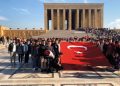 Egeli gençler Ata’nın huzurunda