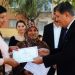 OKUR-YAZARLIK KURSUYLA 20 KADIN HAYALLERİNE KAVUŞTU