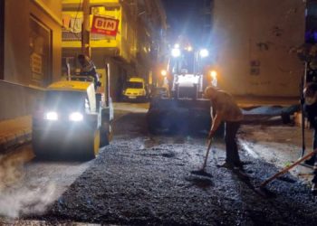 Bayraklı’ya bir ayda 500 ton asfalt