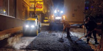 Bayraklı’ya bir ayda 500 ton asfalt