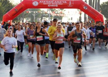 1700 KİŞİ ATA’DAN ANA’YA KOŞTU