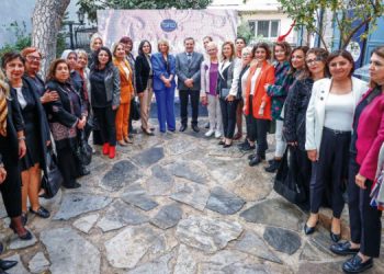 Anadolu kadınları Konak’tan harekete geçti