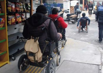 Konak’ta engelsiz yol için yürüdüler