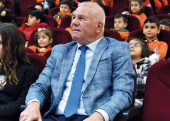 KARAKAYALI’DAN ÇOCUKLARA TİYATRO SÜRPRİZİ