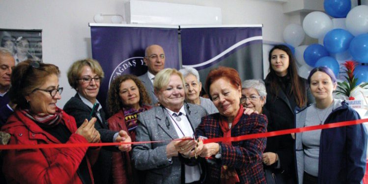 ÇYDD İZMİR’DEN BAYRAKLI ETKİNLİK MERKEZİ AÇILIŞI