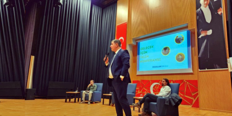 Başkan Tugay İklim Konferansı’nda gençlerle buluştu