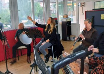 Karşıyaka Sanat Derneği Türk Müziği Korosu amatör sesleri bekliyor