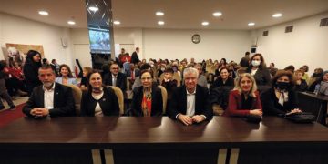 NARLIDERE’DE KADIN, SİYASET VE DEMOKRASİ KONUŞULDU