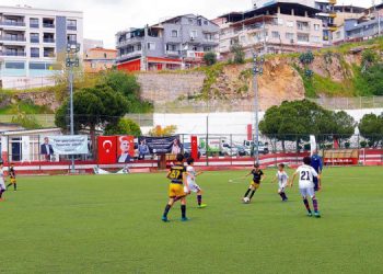 Bayraklı’nın spor sahaları yenileniyor