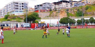 Bayraklı’nın spor sahaları yenileniyor