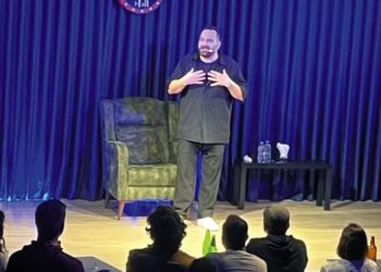 Başarılı komedyen Gökhan Ünver, İzmirlileri kahkahaya boğacak