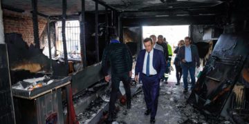 Batur, yanan Necatibey İlkokulu’nda incelemelerde bulundu