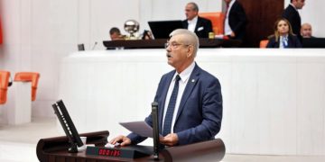“50 bin sosyal hizmet uzmanı liyakatli bir atama bekliyor”