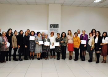 HAKLARINI ÖĞRENEN KADINLAR SERTİFİKALARINI ALDI